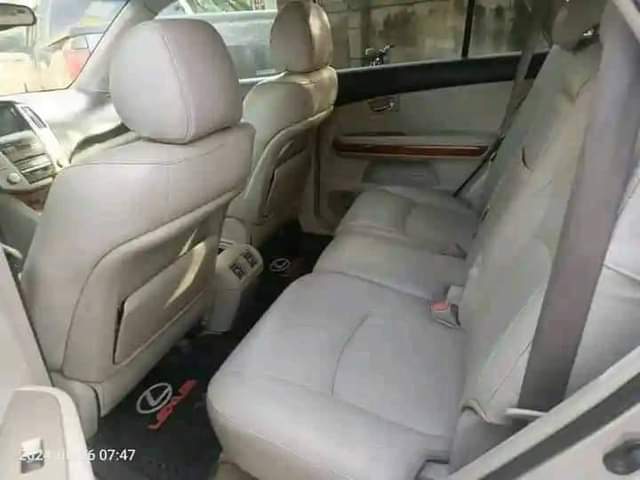 A picture of 2007 rx350 in 330 pure first body with sharp 2GR