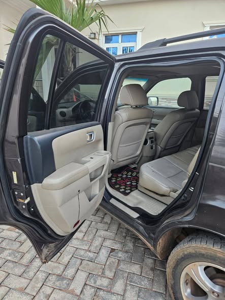 A picture of Honda pilot 2008 super grade