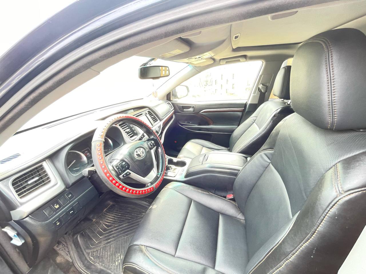 A picture of Very Sharp Toyota Highlander 2016 with untouched engine gear ac