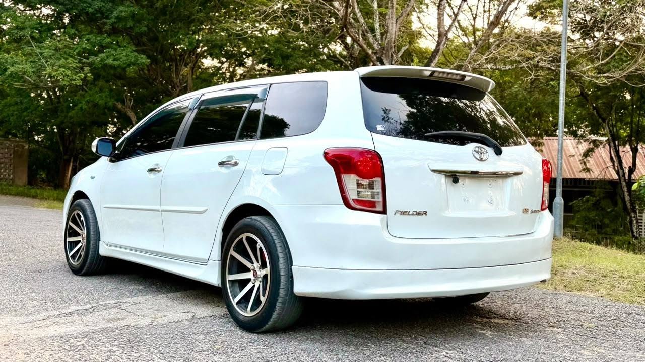 A picture of TOYOTA COROLLA FIELDER 1490cc Year 2010 Color white New tyres