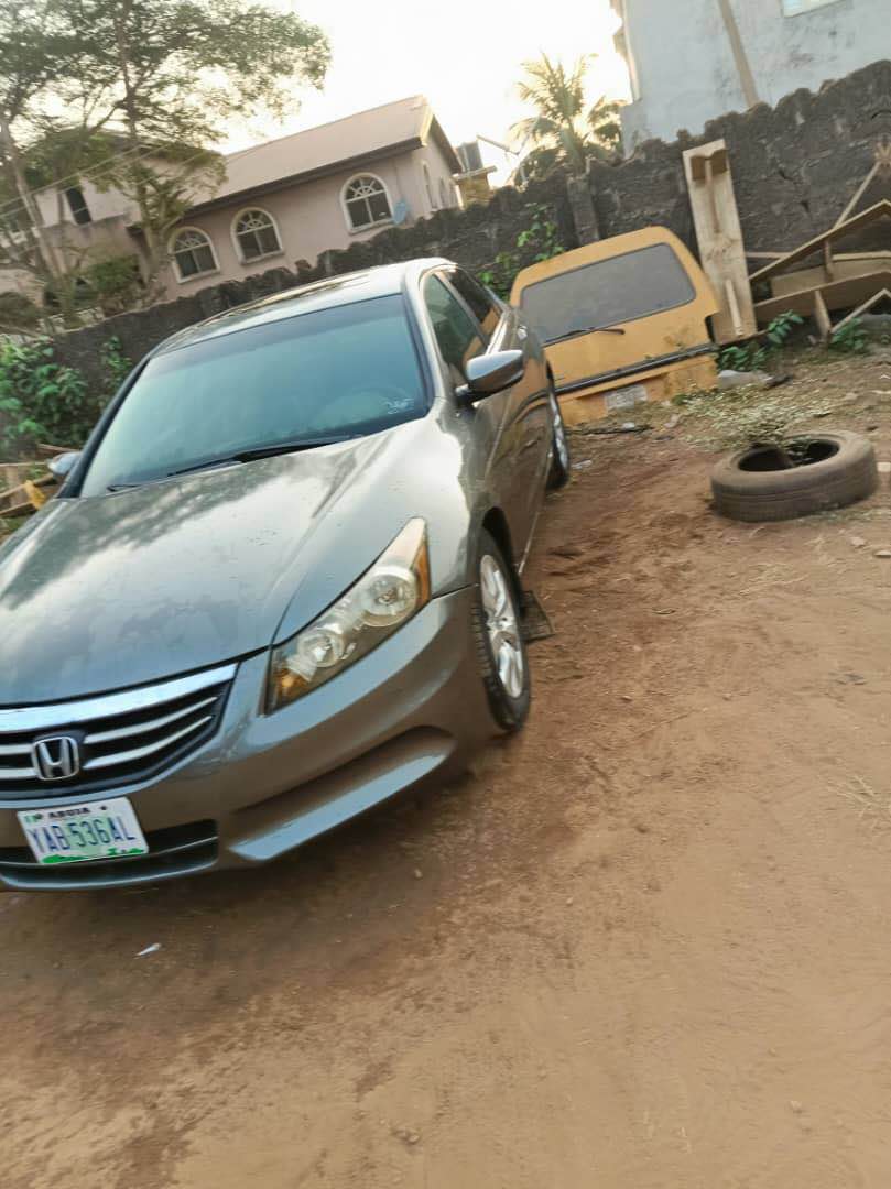 A picture of Honda very clean with Ac 08160303759