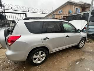 A picture of Registered well maintained 2007 Toyota rav4 Accident free V6 engine