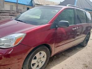 A picture of EXTREMELY CLEAN 2005 MODEL TOYOTA SIENNA Sound Engine Smooth Gear