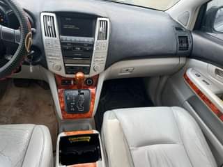 A picture of REGISTERED first body Rx330 2006 PRICE 8 7M Not negotiable