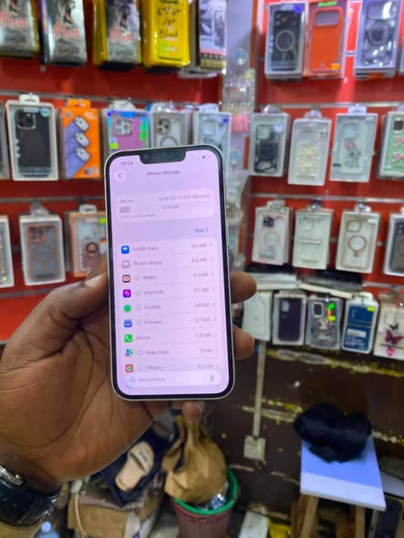 A picture of 128gb iPhone 13