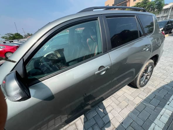 A picture of Toyota RAV4 2008