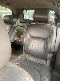 A picture of 2005 Toyota Sienna First body
