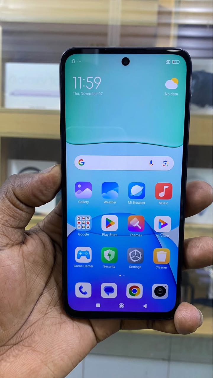 A picture of REDMI 13 256GB Ugx 380k