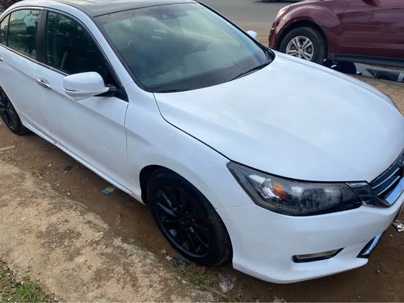 A picture of 2012 used Honda Accord