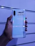 A picture of SAMSUNG A90