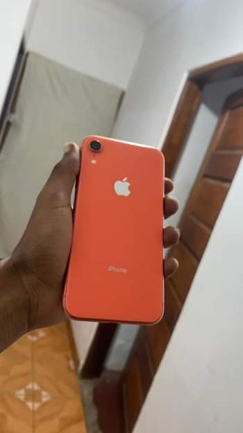 A picture of Iphone xr gb 128 face ipo na true tone ipo