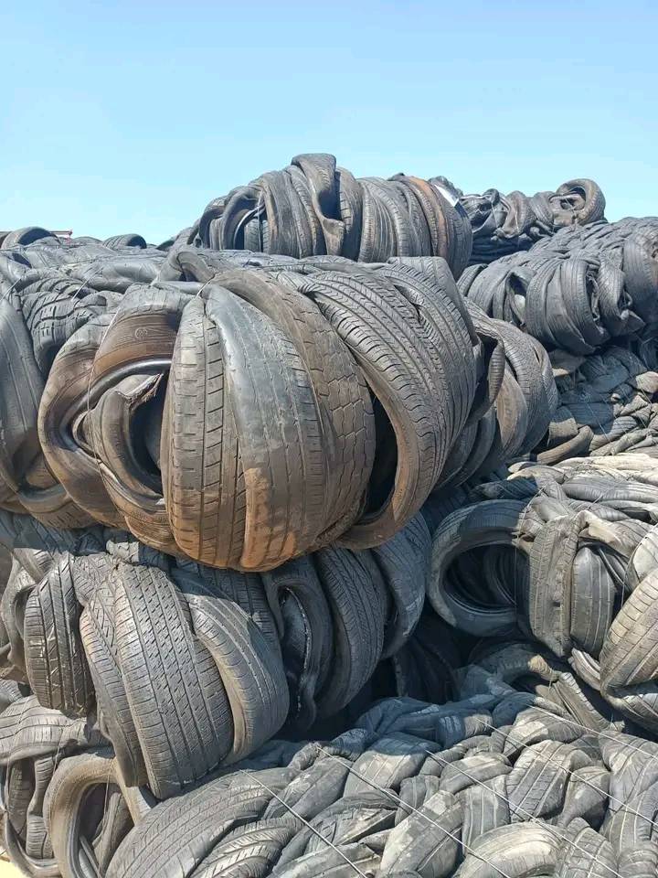 A picture of AM BUYING SCRAP TYERS CUSH 0740184141