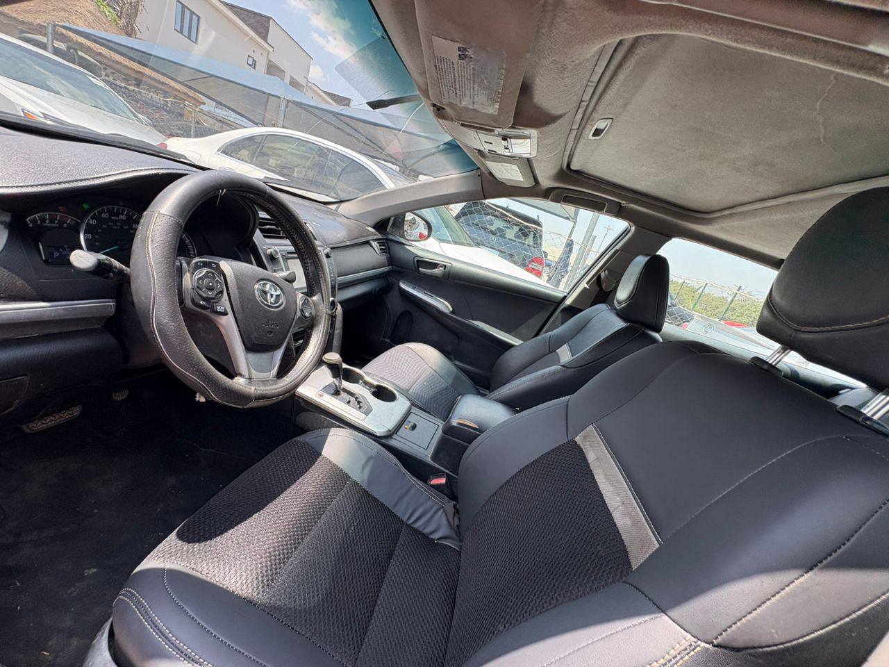 A picture of 2013 Toyota Camry SE