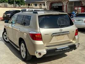 A picture of 2010 TOYOTA HIGHLANDER SPORT EDITION 2022 ENTRY FLASHED ON FIRST