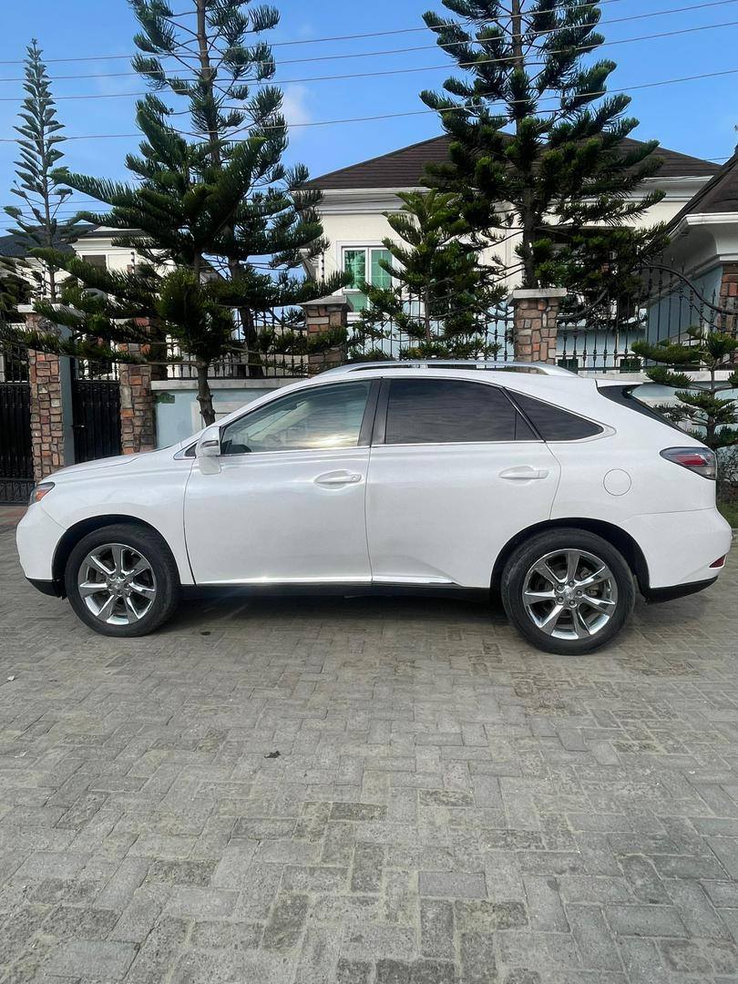 A picture of Awoof Awoof Awoof Tokunbo RX350 2011