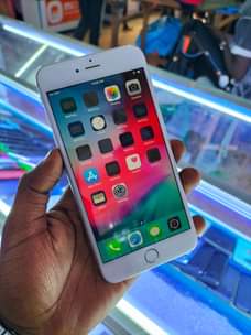 A picture of iPhone 6 plus 64gb battery 90 
