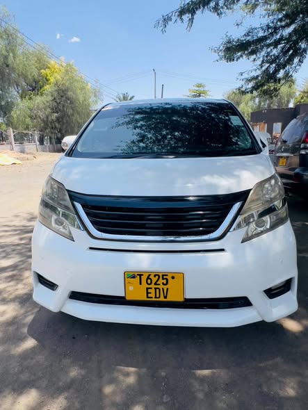 A picture of Toyota alphad new model inatak milion 19 5 maongez yapo