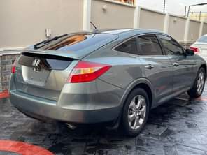 A picture of wow This is registered but not used Honda crosstour 2010
