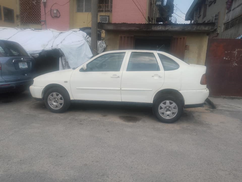 A picture of Volkswagen Polo 100 first body and 100 engine and manual