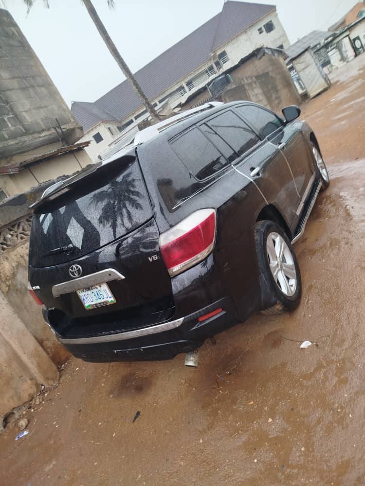 A picture of Toyota Highlander 2009 Asking price 8 9M