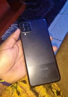 A picture of SAMSUNG A12