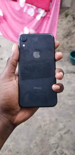 A picture of I PHONE XR