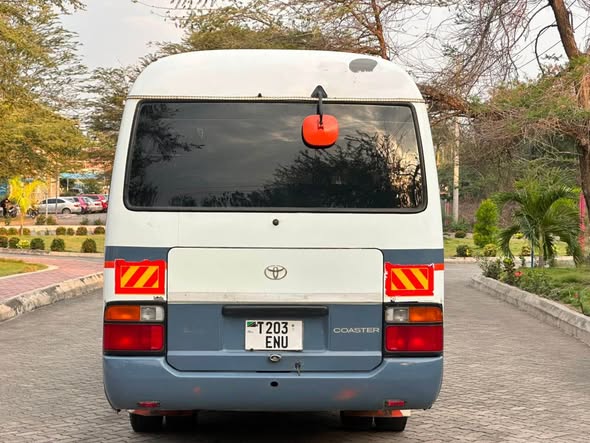 A picture of TOYOTA COASTER
