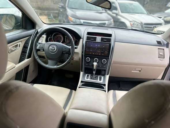 A picture of Mazda Cx9