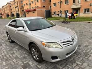 A picture of OMG This is tokunbo standard Camry 2010 model registered but