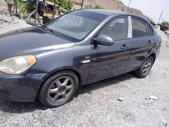 A picture of Hyundai accent 06