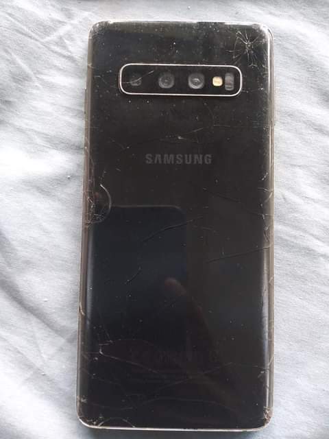 A picture of samsung S10 kavu