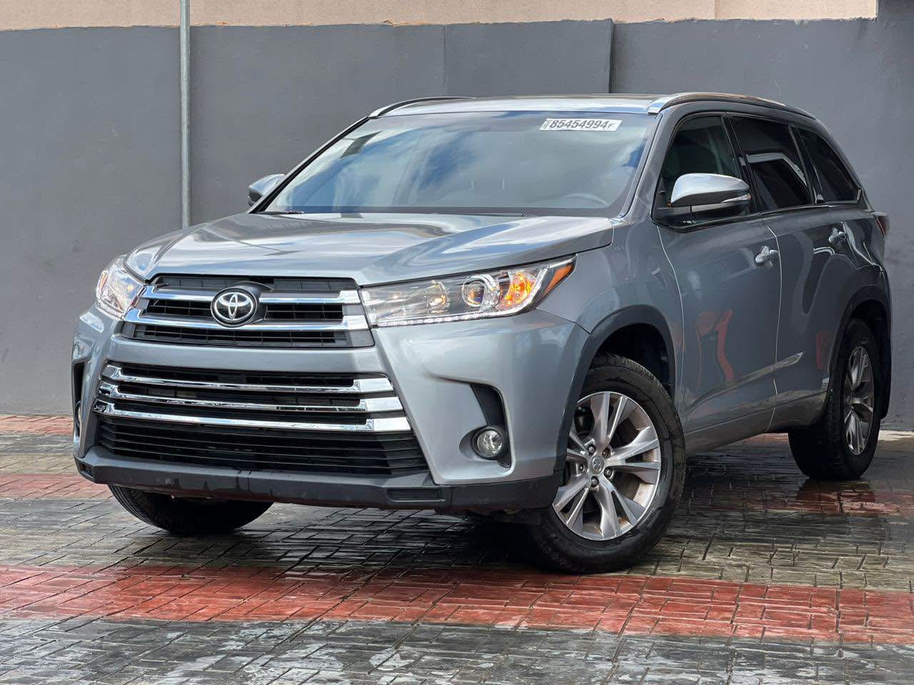 A picture of Foreign used Toyota Highlander 2015 Xle April 2025 entry 31m