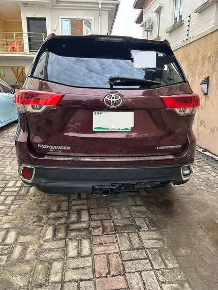A picture of 2015 Toyota highlander