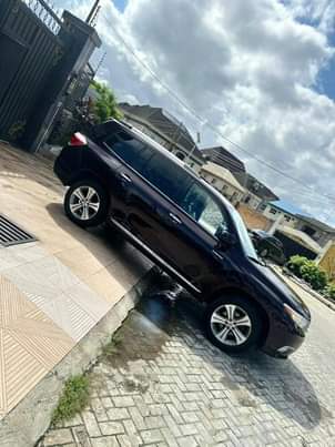A picture of Foreign Used Toyota Highlander Limited 2012