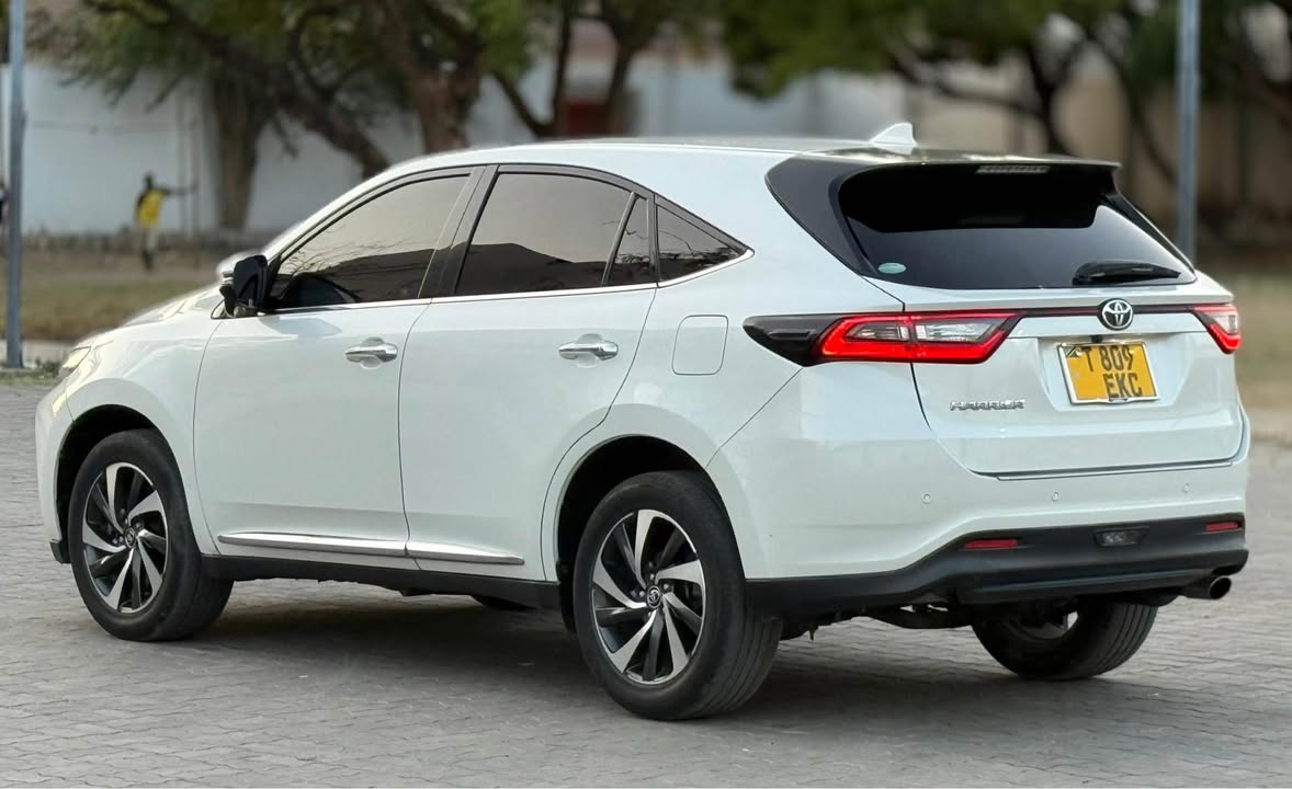 A picture of TOYOTA HARRIER ANACONDA NEW MODEL SWEET EKC