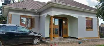 A picture of Quick sale 100millions_Ugx negotiable Located in Kawempe_kawanda with 3bedrooms_1bathroom sittin