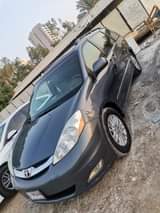 A picture of Toyota sienna Model 2009 gcc full option 0508613792