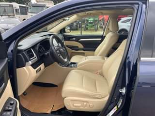 A picture of Toyota Highlander XLE 2014 model Direct Belgium 3seater DUV Full