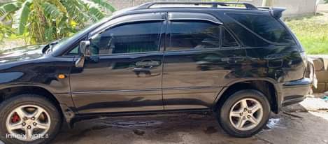 A picture of Toyota HARRIER OLD