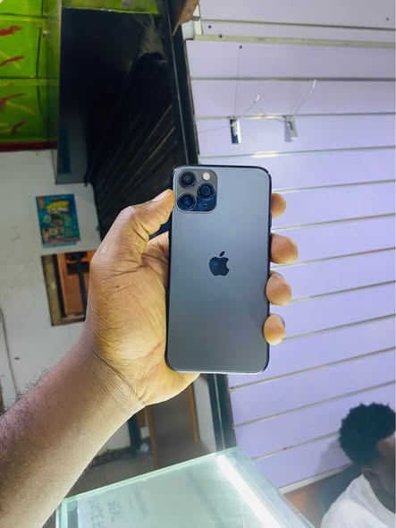 A picture of iPhone 11pro 256gb at only 550k 0705338269