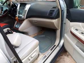 A picture of Neatly Nigerian used Lexus RX330 everything is working perfectly fine