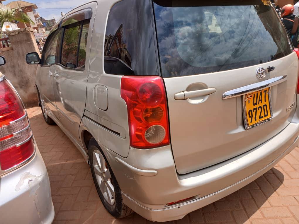 A picture of Toyota Raum New model