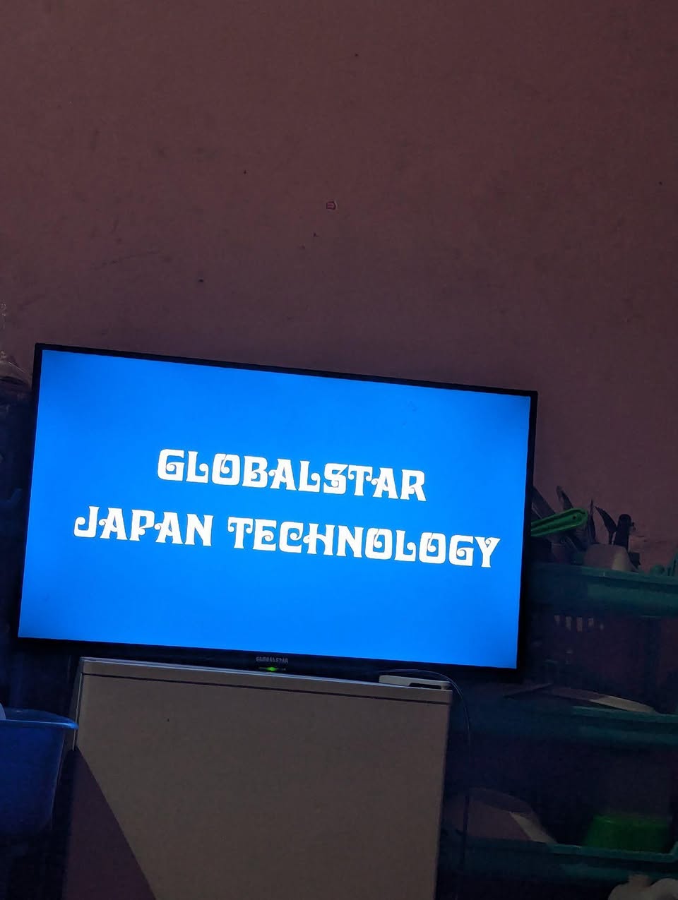 A picture of 32inch digital screen frameless with inbuilt freetoair 270k