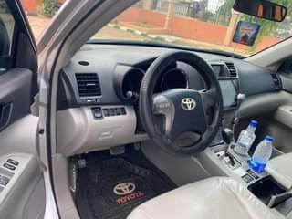 A picture of Toyota highlander 010
