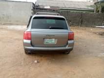 A picture of car product Porsche cayenne year 2005 model 2005 jeep uses