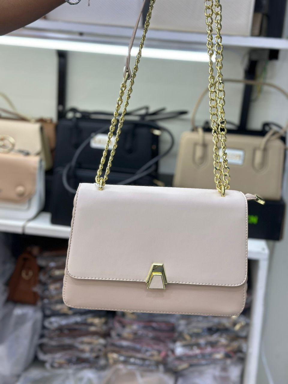 A picture of Ladies chain Shoulder bags