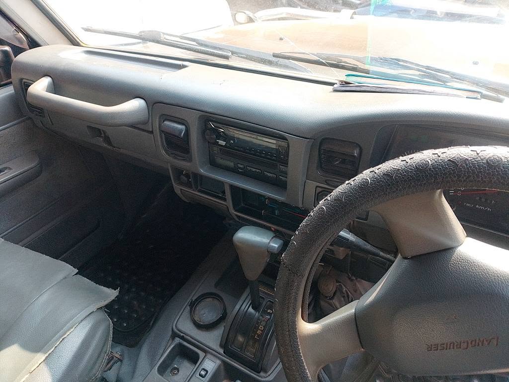 A picture of Prado 25 millions automatic CALL 0786 92 82 59 LOCATED