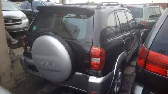 A picture of URGENT BUYERS 09137495414 CLEAN Toyota RAV4 Year 2004 Model Foreign
