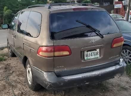 A picture of Toyota sienna