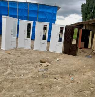 A picture of Makabati Milango miwili yapo ya kutosh njoo ubebe